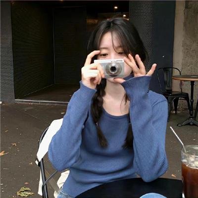 绿杨移作两家春